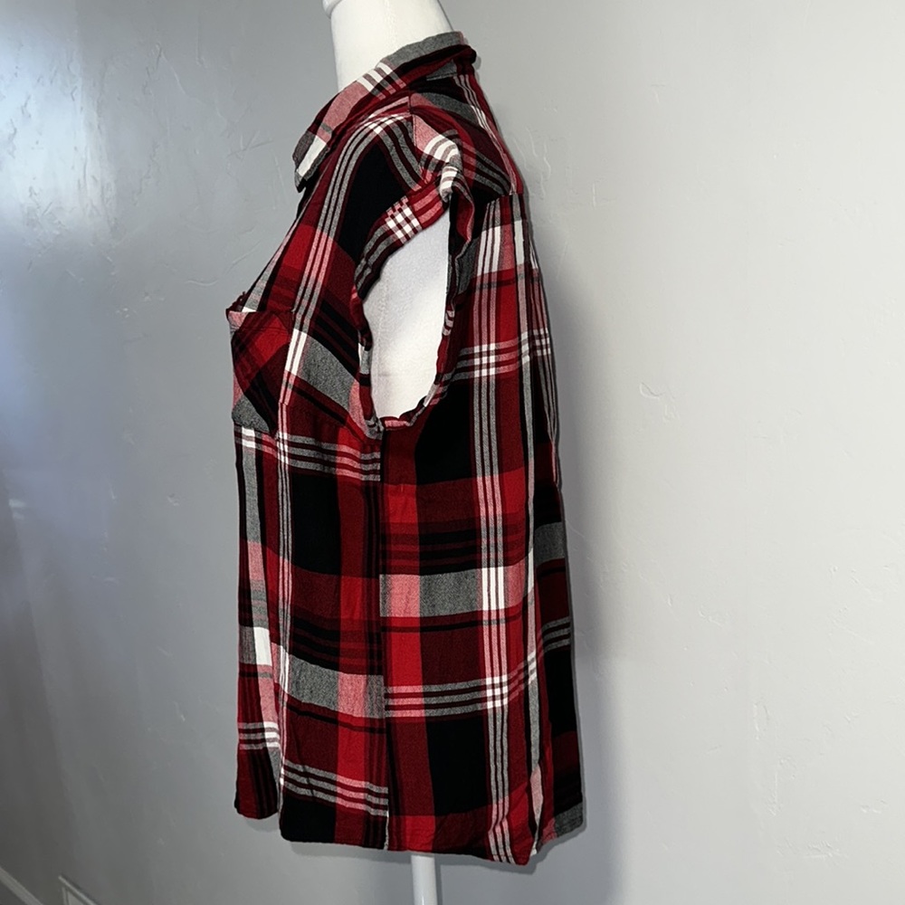 Plaid Sleeveless Top - Picture 3 of 5